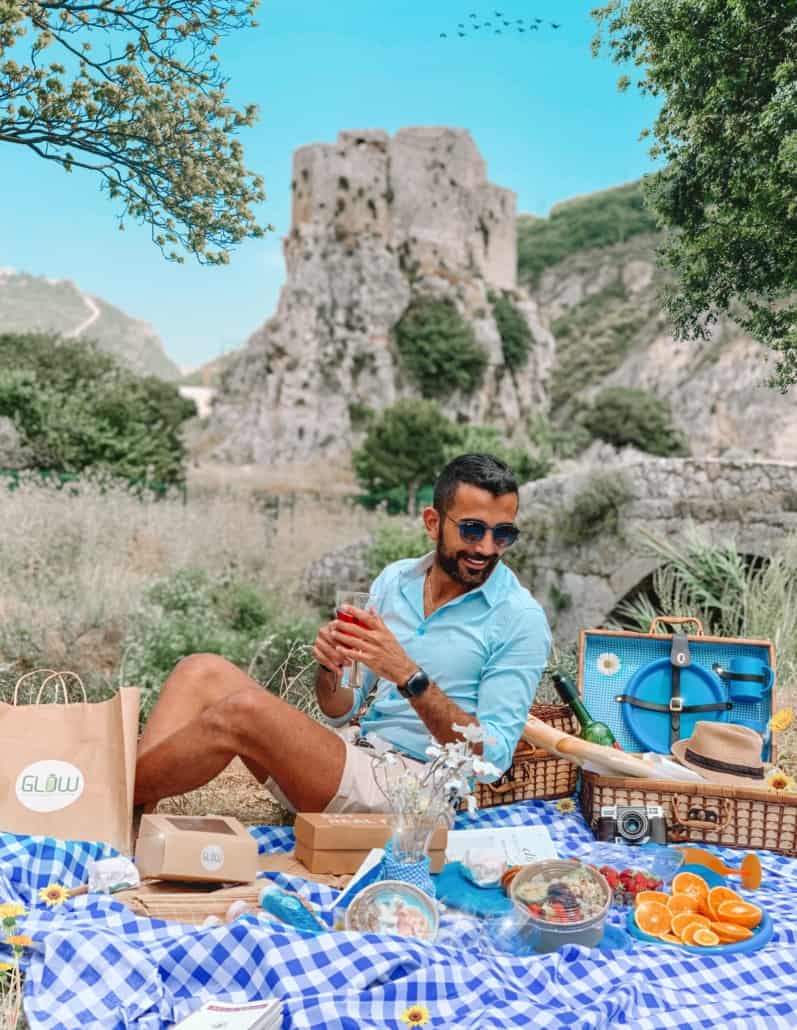guy eating lebanese food picnic
